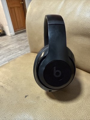 Beats Studio Pro Noise-Cancelling / Used Condition with Case /Messed Up Zipper