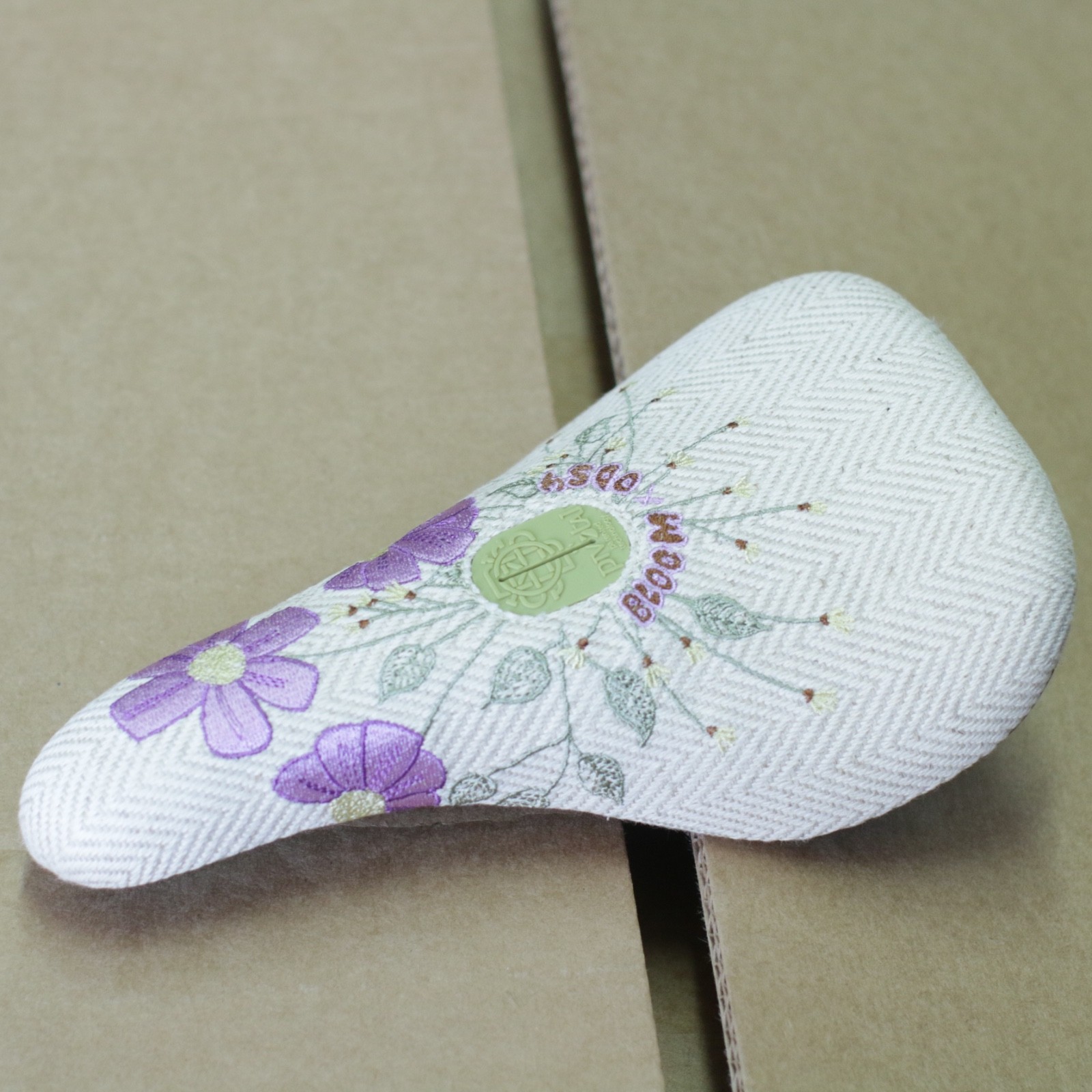 ODYSSEY BMX BLOOM v2 SLIM BICYCLE PIVOTAL SEAT CULT SUNDAY CREAM HERRINGBONE