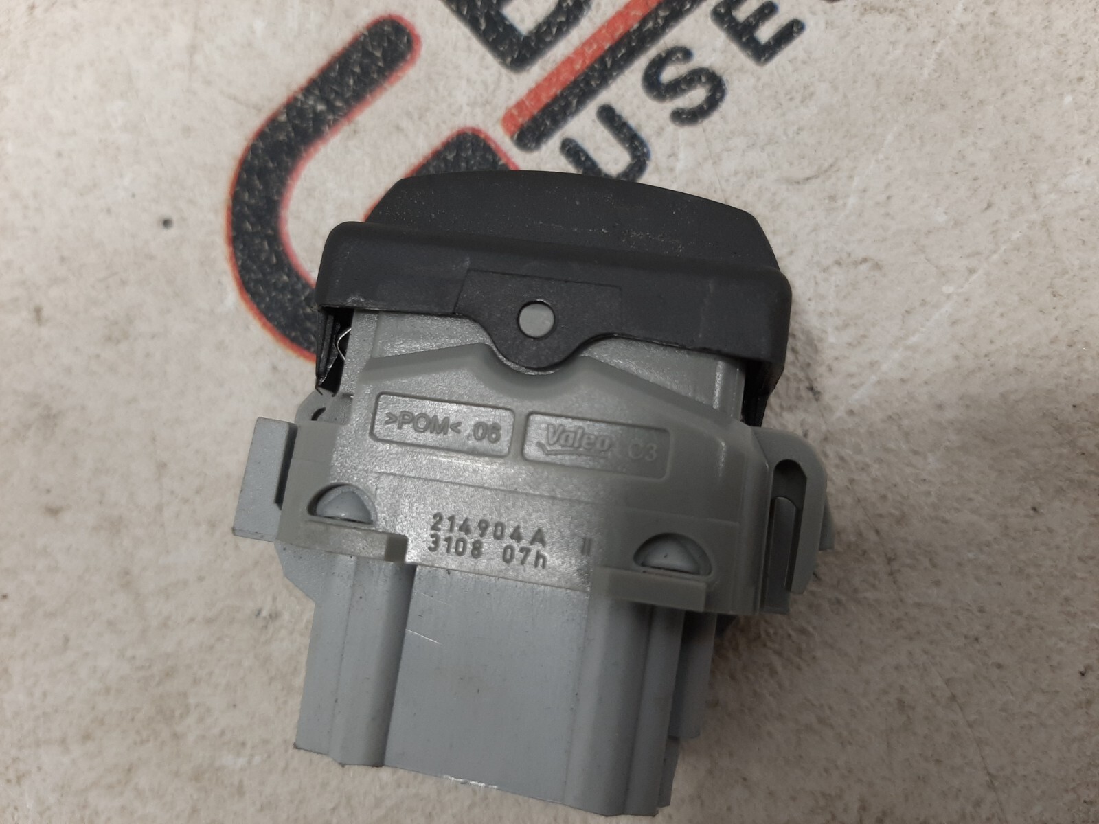 GENUINE RENAULT CAPTUR MK1 20132019 FRONT SEAT BUTTON HEATING 214904A