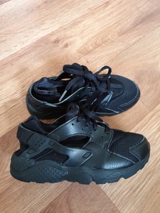 kids black trainers size 13