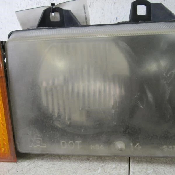 Passenger Headlight US Halogen Headlamp BMW 318i 323i 328i M3 - Image 2 of 4