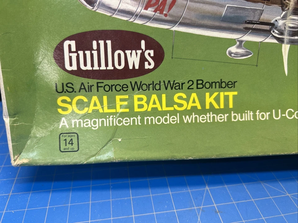 Guillow's WWII North American B-25 Mitchell Balsa Flying Scale Model Kit - Image 2 of 4