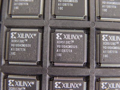 Orig. XILINX XCR5128-10VQ100C 5V CPLD