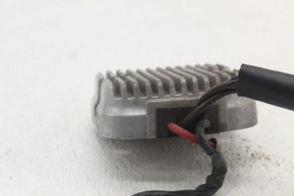 Regulador de voltaje Victory Vegas 2003 03 Foto 2 de 4