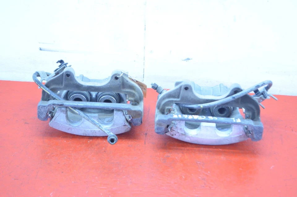 06-10 DODGE CARGADOR R/T TRACCIÓN TRASERA JUEGO DE PINZAS DE FRENO DELANTERAS IZQUIERDA/DERECHA OEM Foto 4 de 4