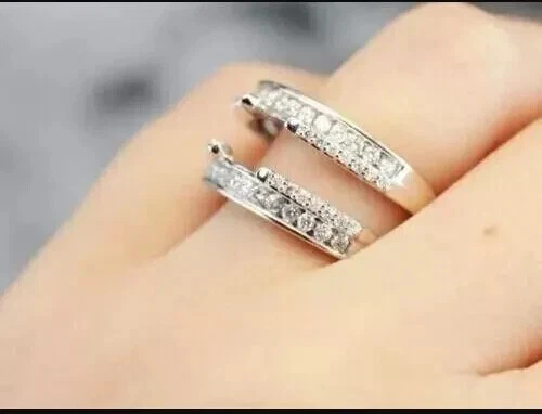 Anillo potenciador protector envolvente de diamantes VVS1 creado en laboratorio de 1,50 quilates enchapado en oro blanco de 14 quilates Foto 2 de 4