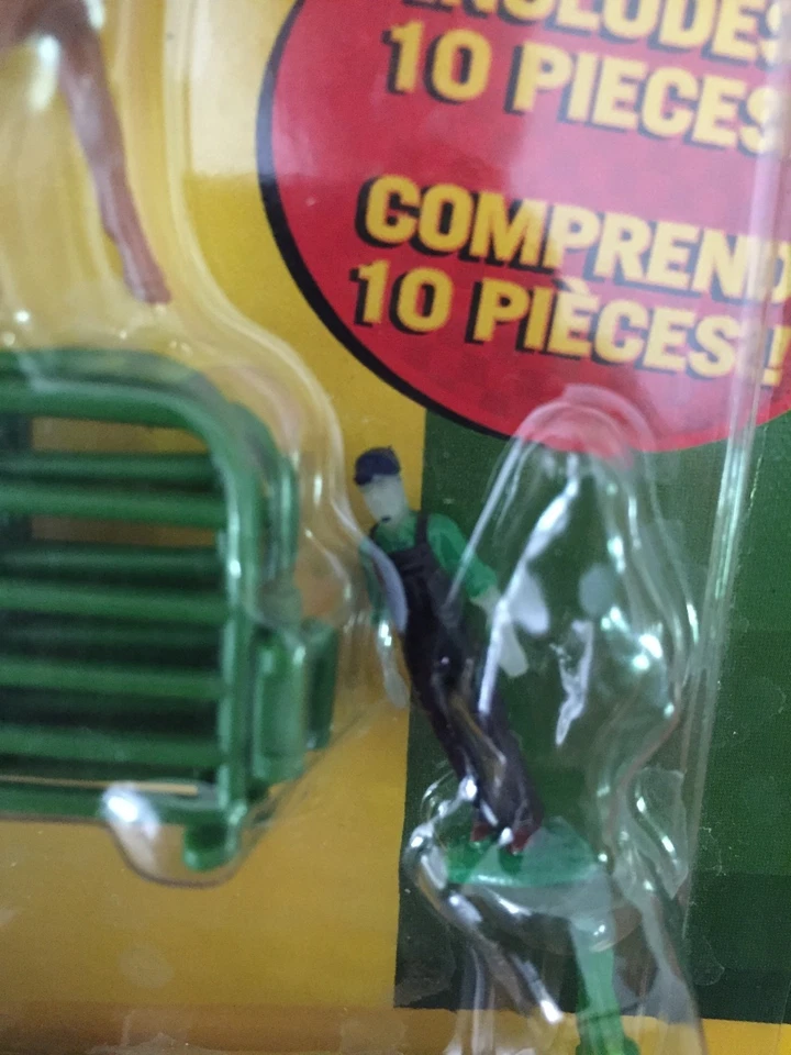 John Deere 9420T Tractor 10 piece set w Hay Wagon, Men ,Horses & Gates by Ertl - Image 3 of 4