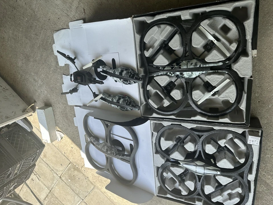 LOT OF 2- PARROT AR DRONE 2.0 ELITE EDITION & 1- 1.0 QUADCOPTER - Image 2 of 4