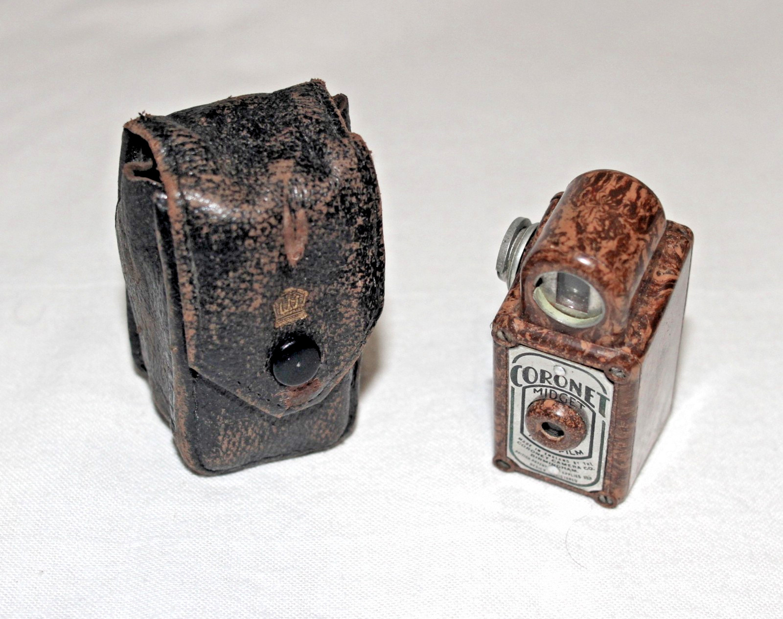 Excellent condition Coronet midget camera brown marbleised finish+ original case