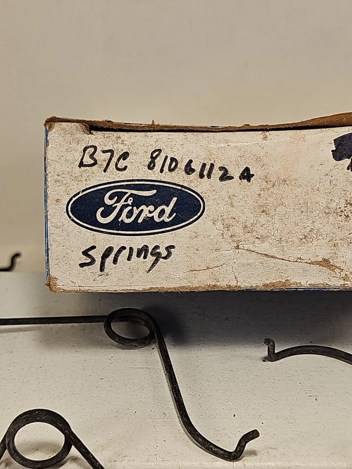 LOTE DE 18 1957-1960 Ford F100/350 NOS PAINEL PORTA PORTA MOLAS CAMINHÃO EUA - Imagem 2 de 4