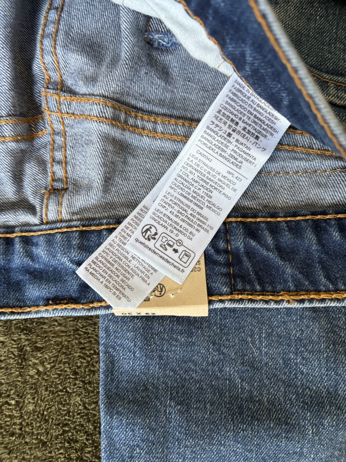 NWT Levi's Men's Jeans 505 Regular Fit 29x30 Medium Blue thumbnail 2