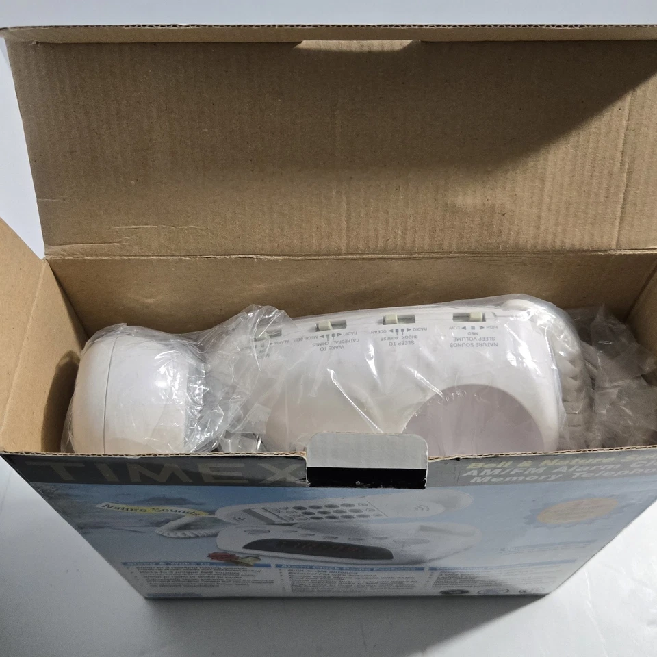 Teléfono con memoria Timex vintage y reloj despertador AM/FM campana blanca y teléfono natural Foto 3 de 4