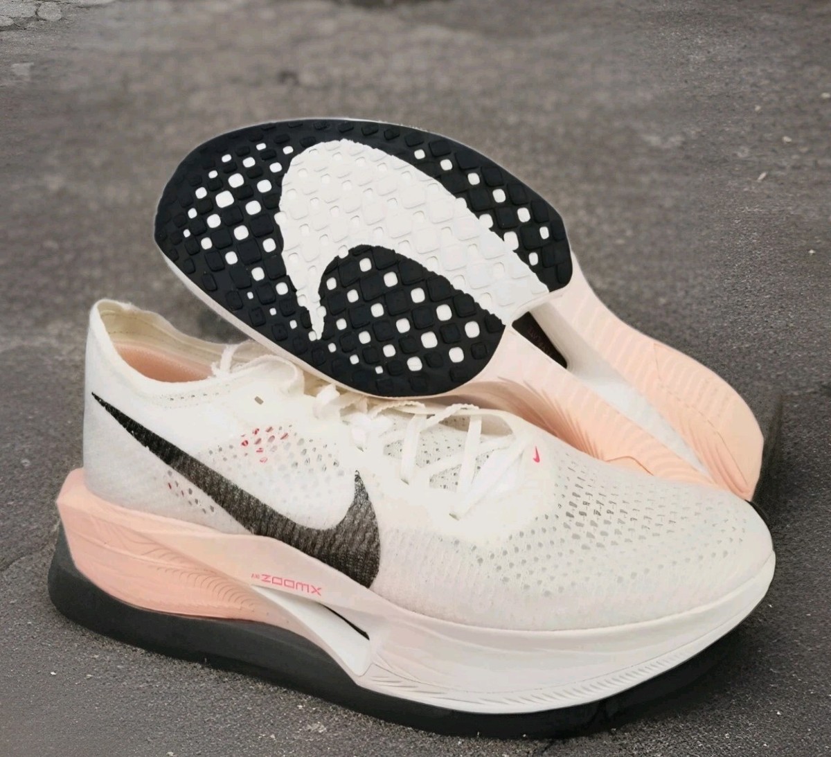 Size 11.5 - Nike ZoomX VaporFly Next% 3 Sail Crimson DV4129-103 *Includes Box* Size 11.5 - Nike ZoomX VaporFly Next% 3 Sail Crimson DV4129  main image 3