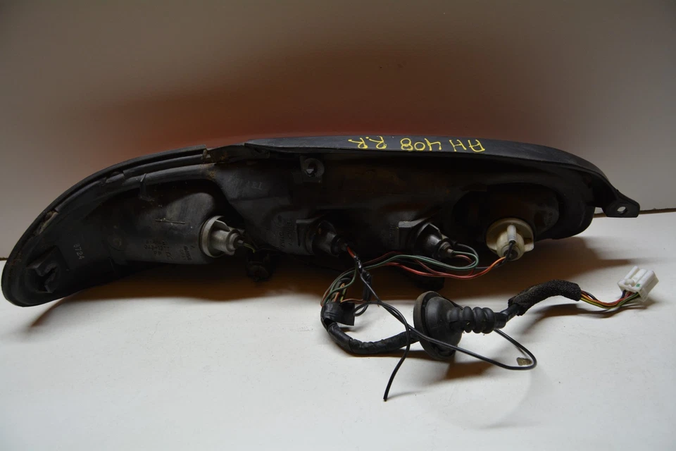 Luz trasera derecha del lado del pasajero Mazda MX6 1993-1997 OEM, 166-58645 Foto 4 de 4