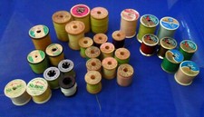 Lot of 30 Vintage Sewing Thread SPOOLS Belding Corticelli J  P Coats Molnlycke
