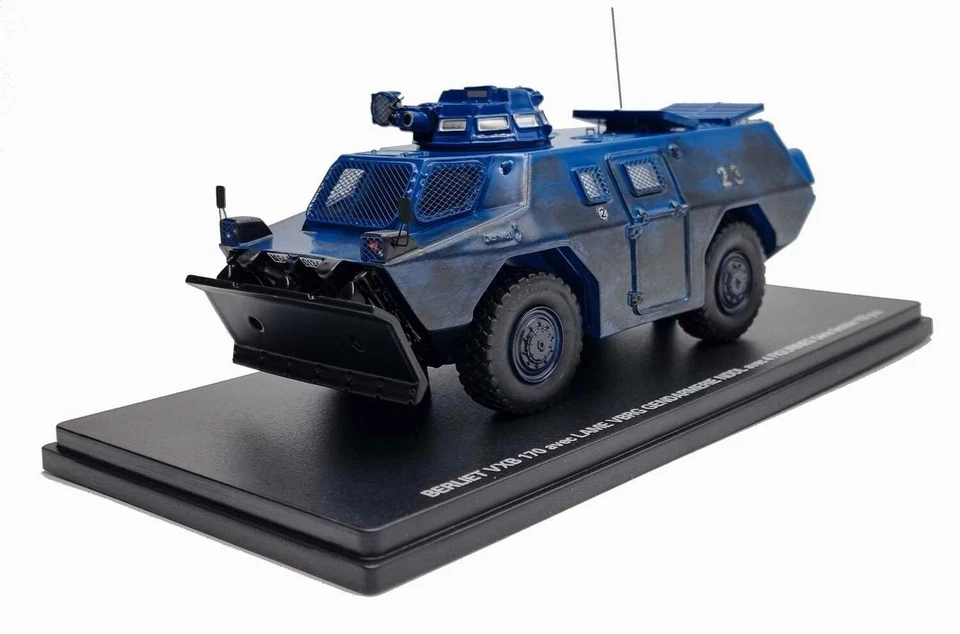 BERLIET VXB 170 VBRG Con Lama Gendarmerie Version Sale 4 Figurine CRS 1/43 - Immagine 2 di 4