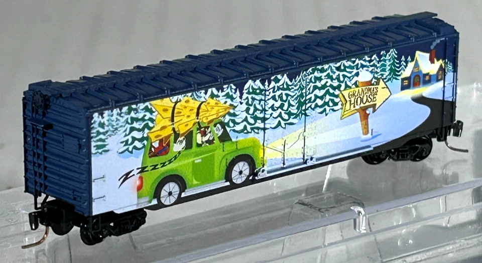 MICRO-TRAINS Z SCALE MICRO-MOUSE 2020 CHRISTMAS CAR 50700680 - Image 3 of 4