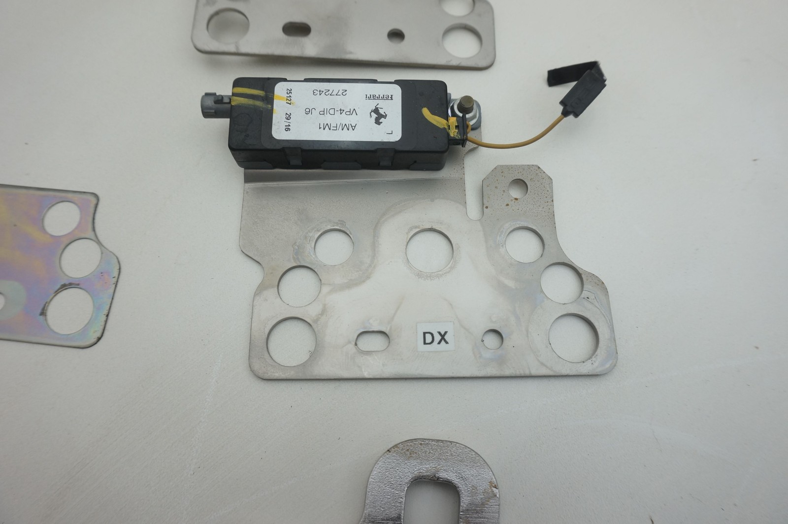Set 2 Left & Right Convertible Roof Lock Bracket 3865304 Ferrari 488 Spider 2017