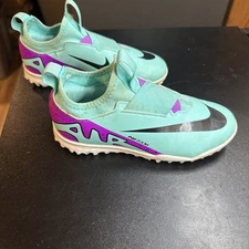 Under Armour Girls Soccer Turf Cleats Air Zoom Size US  1Y