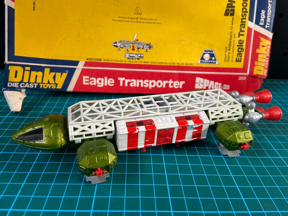 VINTAGE DINKY TOYS 359 - SPACE 1999 - EAGLE TRANSPORTER & POD WITH PLINTH - Image 2 of 4