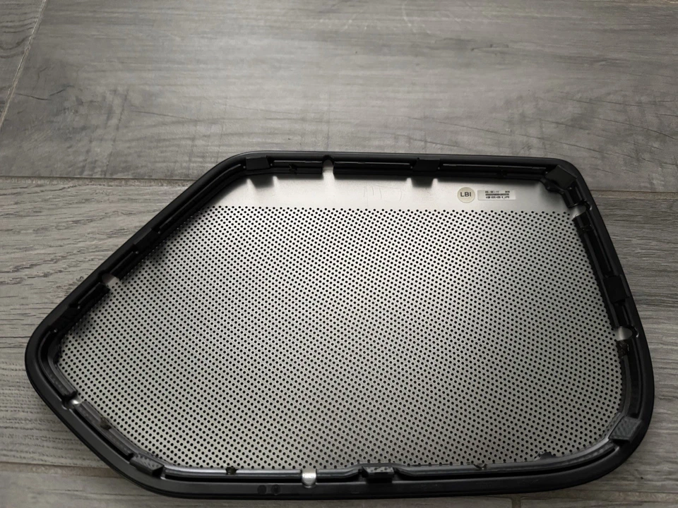 Cubierta de rejilla de altavoz panel de puerta delantera derecha AUDI RS7 2014-2018 4G8035420B Foto 2 de 4