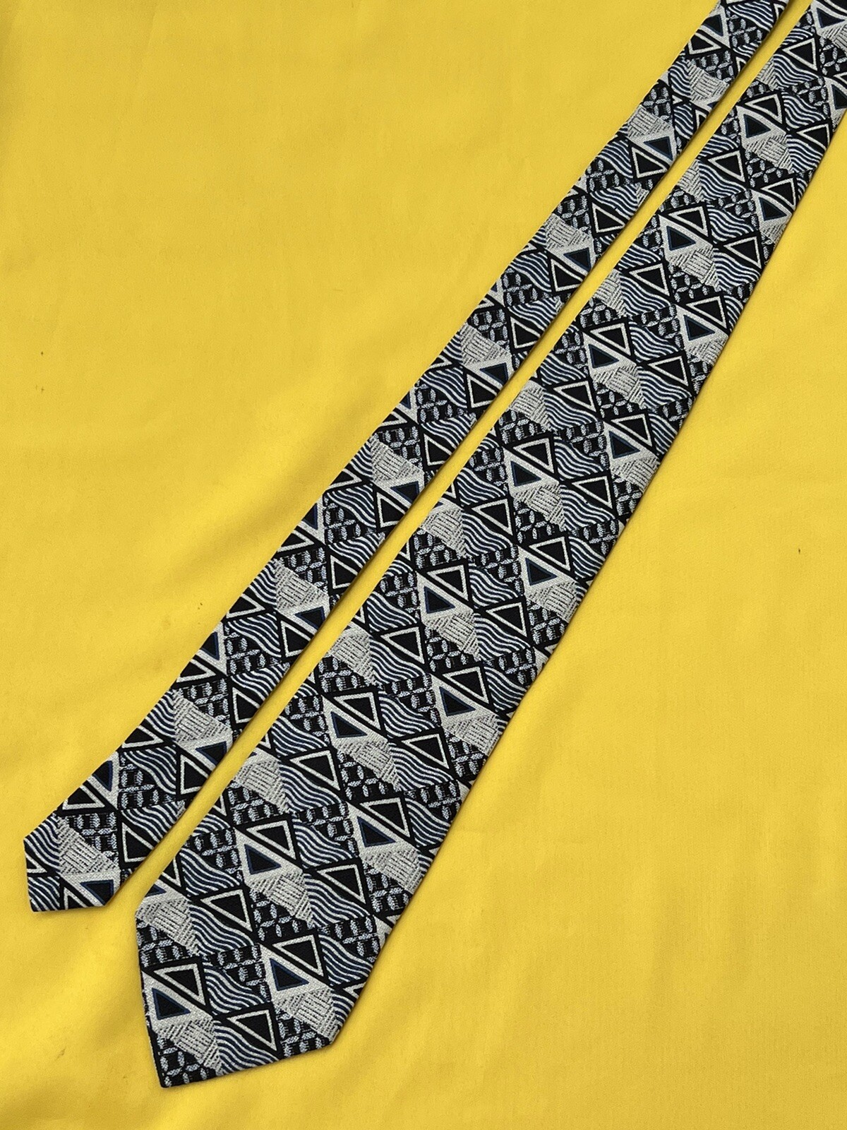 Authentic MISSONI Abstract Three Angle Design On … - image 4