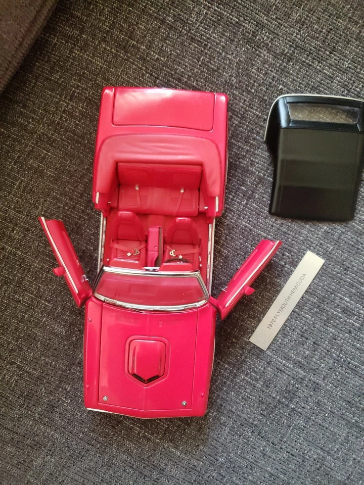 1970 PLYMOUTH HEMICUDA RED CONVERTIBLE FRANKLIN MINT 1:24 DIECAST - Image 4 of 4