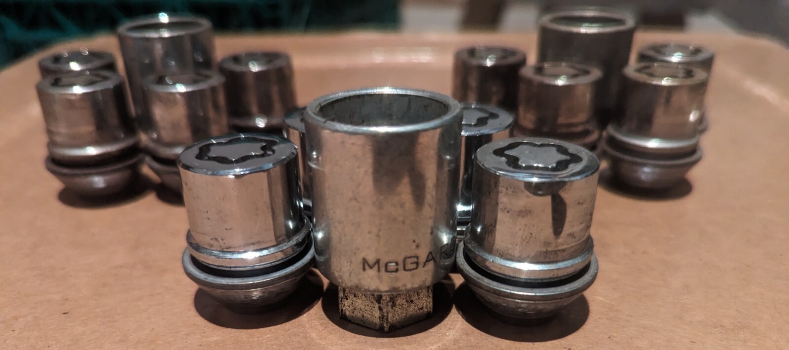 GENUINE FORD FIESTA FUSION MONDEO FOCUS CMAX ALLOY WHEEL LOCKING NUT