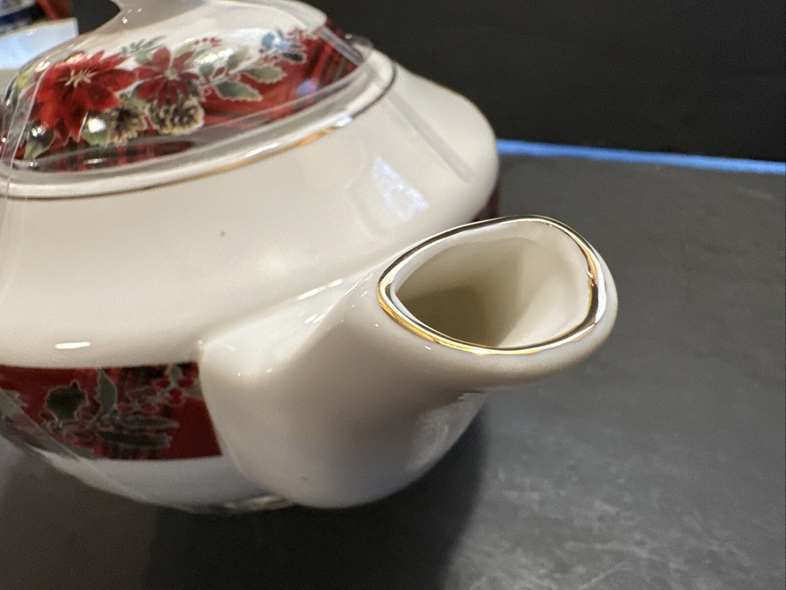 Grace Teaware Teapot Poinsettia Christmas Holiday Traditional Brand New. Unused