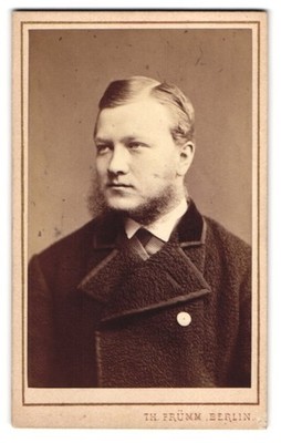 Photograph Theodor Prümm, Berlin, Unter den Linden 51, charming gentleman in winter 