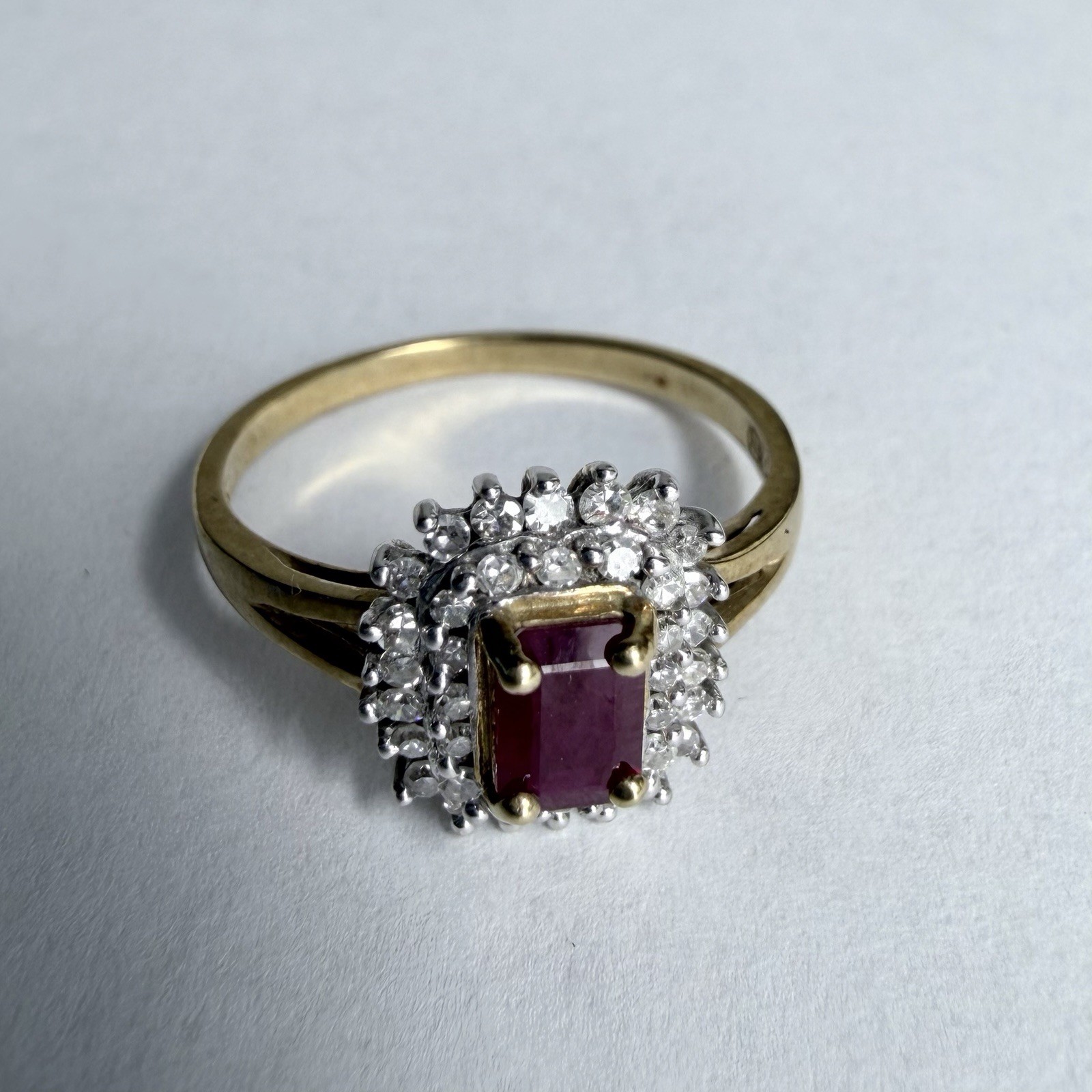 Solid 10K Yellow Gold Ruby And Cluster Diamond Ri… - image 6