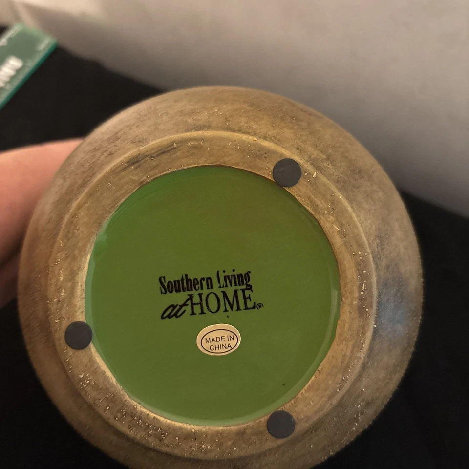 Tarro de oliva verde Southern Living at Home Toscana Verona con asas Foto 2 de 3