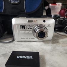 Olympus Stylus 500 5.0MP Digital Camera 256MB xD-Picture Card Li-10B 596601002