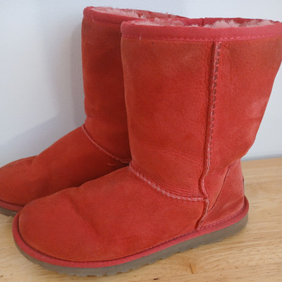 Ugg Australia  RED suede  boots SIZE 6