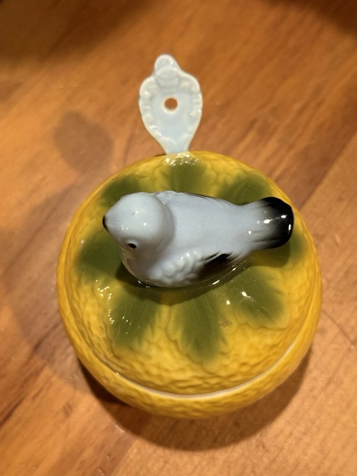 Cuenco de azúcar o mermelada Anthropologie cerámica limón azul pájaro Foto 3 de 4