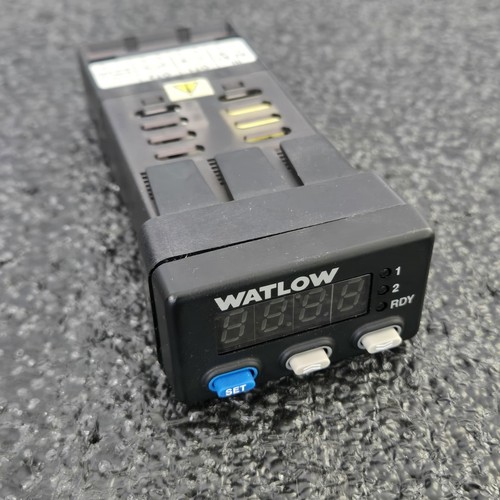 Watlow Temperature Controller 935A-1CD0-000G 1/32DIN 100-240V Green USA