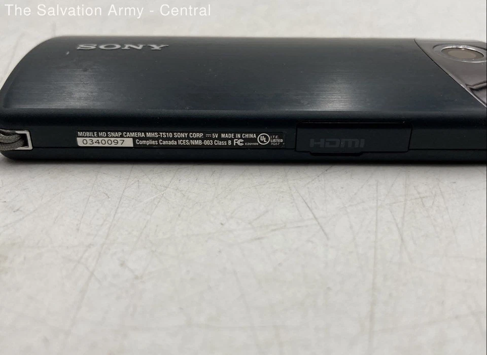 Sony Bloggie Touch MHS-TS20 1080p HD Built-In Memory Portable Digital Camera - Image 3 of 4