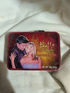 2002 BUFFY THE VAMPIRE SLAYER MINI TIN LUNCH BOX FILLED WITH BUFFY BUBBLEGUM