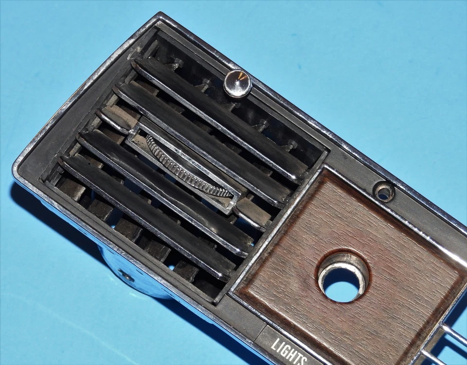 Lincoln Mark III 1968 1969 OEM tablero cromo ventilación ATC bisel moldura - muy bonito Foto 3 de 4