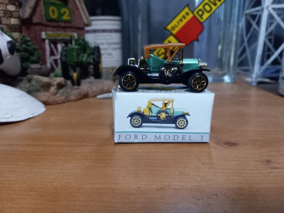 Lot of 2 Small Scale Toy Cars Ford Model T Car NIB and Atlas Tire Truck - Image 2 of 4