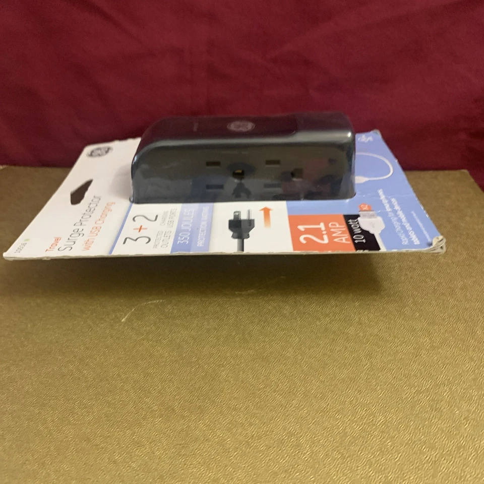 GE 10516 3 + 2 Travel Surge Protector 350 Joules with USB ports  NEW - Image 3 of 4