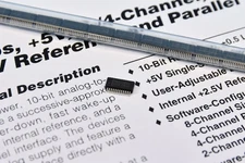 50 Maxim Integrated 10 Bit Analog-Digital Converter 2, 4 Input 1 Sar MAX1064AEEG