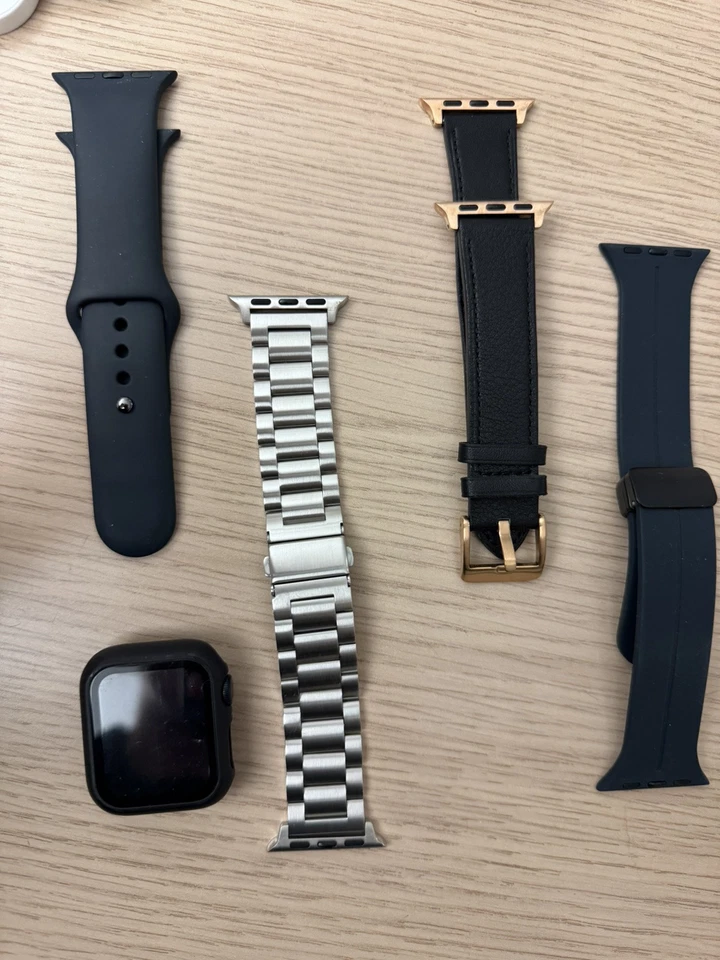 Apple Watch SE 40mm + Accessori e Cavo di ricarica, foto 4 di 5