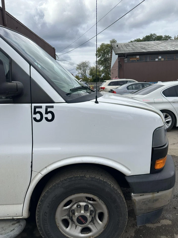 Guardabarros derecho GMC VAN SAVANA 2500 03-24 Foto 2 de 3