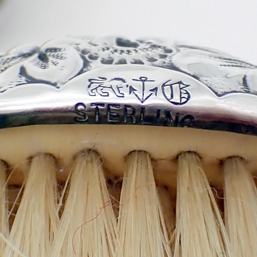 Repousse 3 Clothes Brushes Set Gorham Whiting Sterling Silver Monograms - Изображение 3 из 4