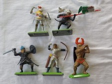5 Vintage England Britains plastic  metal Toy Knights Soldiers Horses L7