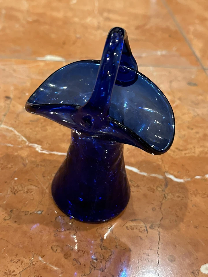 ART GLASS 5" BASKET COBALT BLUE APPLIED HANDLE HAND BLOWN PONTIL VERY OLD EUC - Image 2 of 4