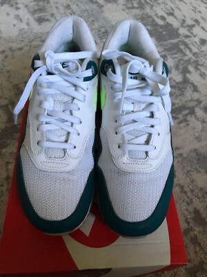 Men's Nike Air Max 90/1 Spurce Lime Athletic Sneakers Size 8.5 Very Nice!