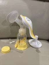 Medela Manual breast pump with Flex Shields Harmony Single Hand for More Comfort