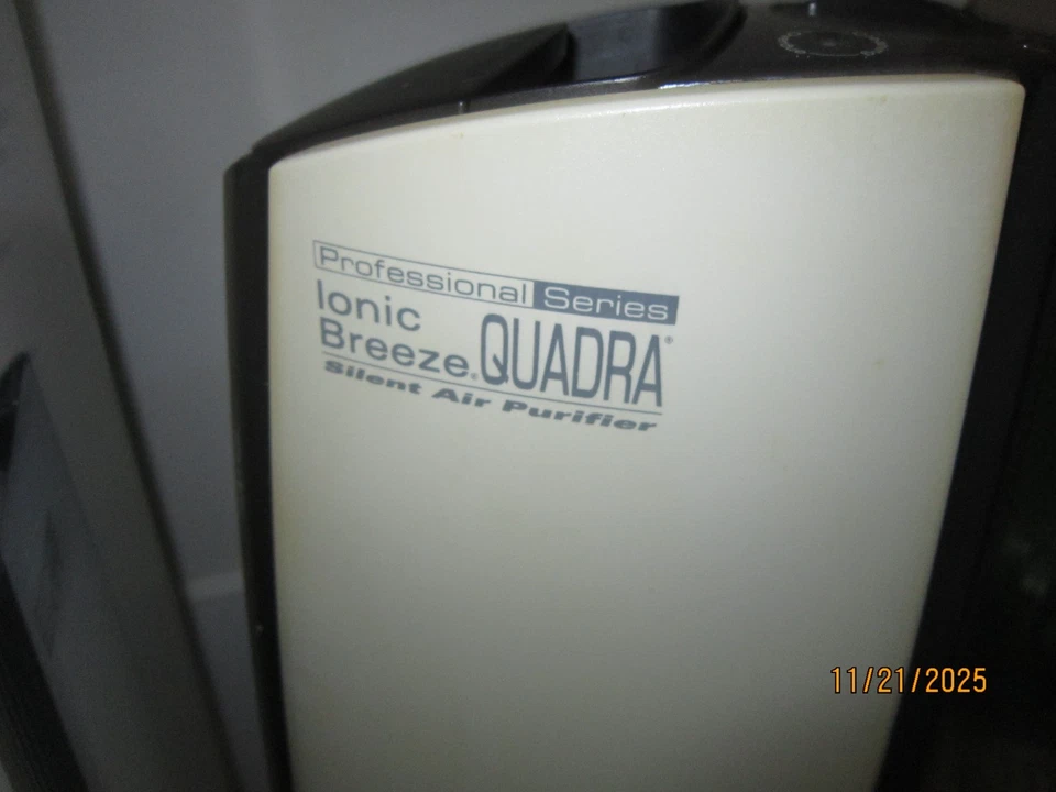 Sharper Image Professional Series Ionic Breeze Quadra Silent Air Purifier SI737 - Image 4 of 4